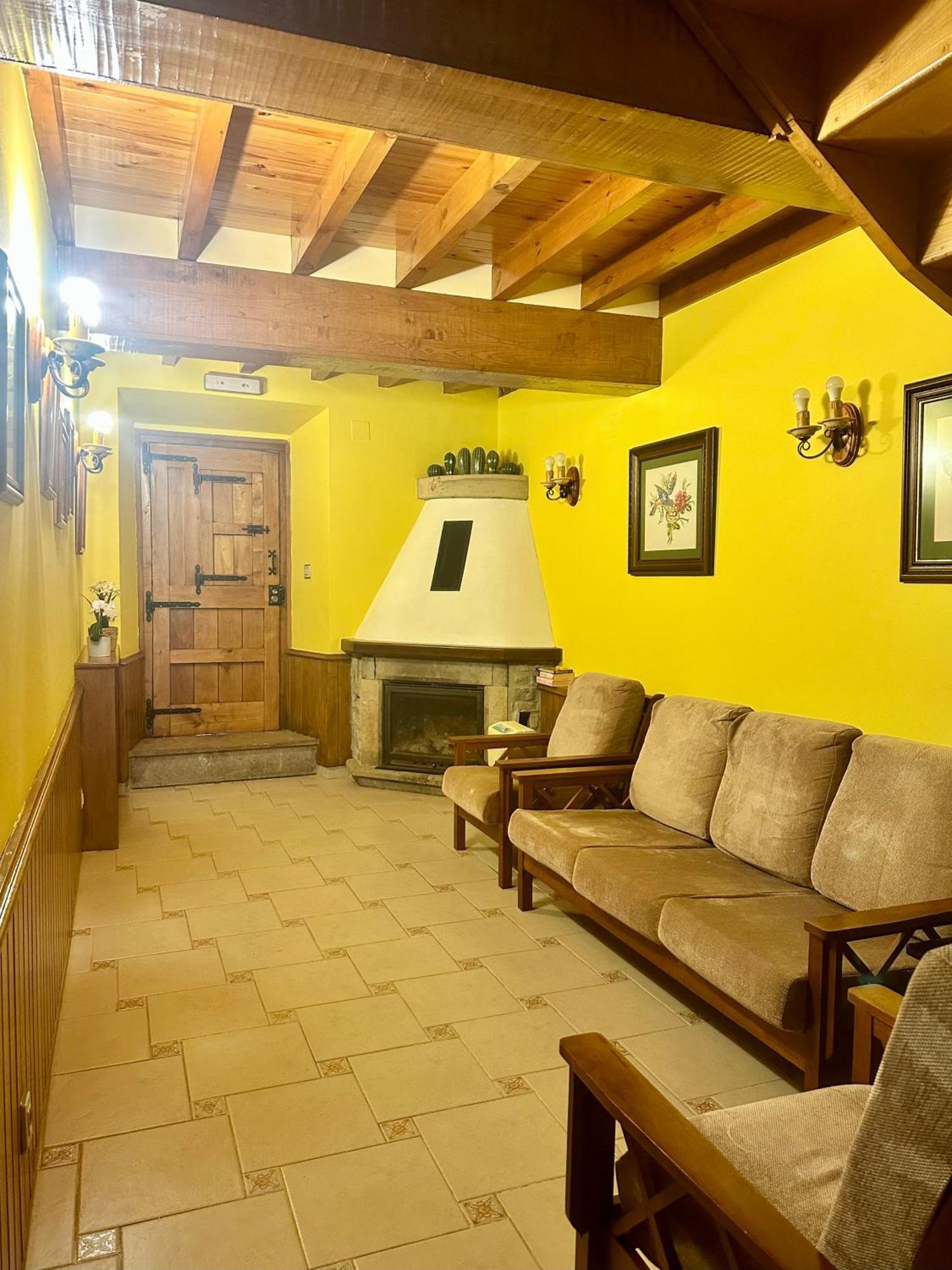 Casa Rural El Torrejon Arenas De Cabrales Exterior photo